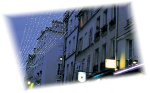 Play light set используют в окнах, витринах и дверных проемах. Влагозащищенные Световые дожди развешивают по стенам зданий, украшают ими деревья и новогодние елки.